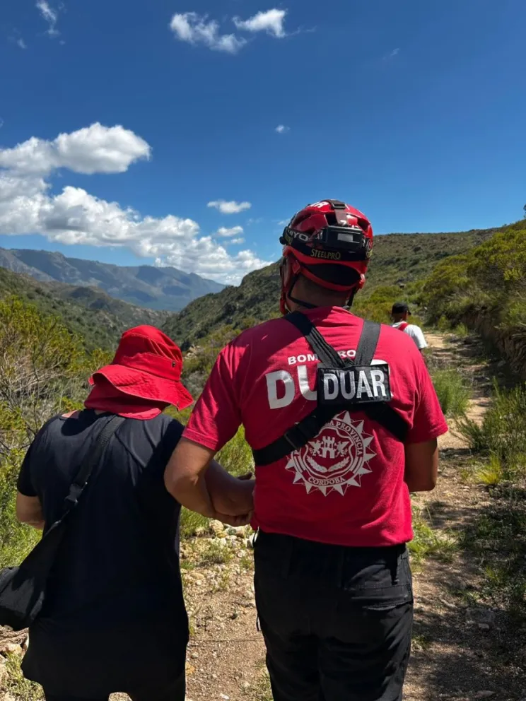 Rescataron a una pareja desorientada en el sendero de la Casita de Cristal. 