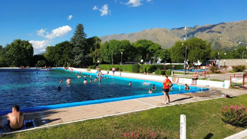 Ante las consultas realizadas a visitantes sobre los motivos de elección del destino, se destacan principalmente los paisajes naturales, la tranquilidad y el entorno seguro, entre otros items.
