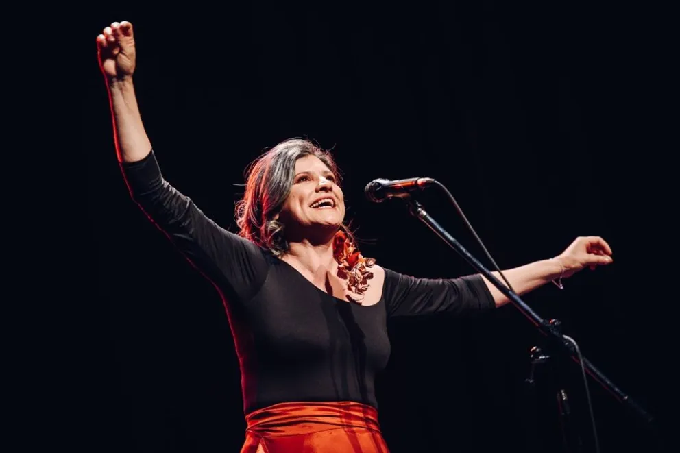 Mery Murúa se presenta con un show único en la Biblioteca Popular Esteban Agüero. 