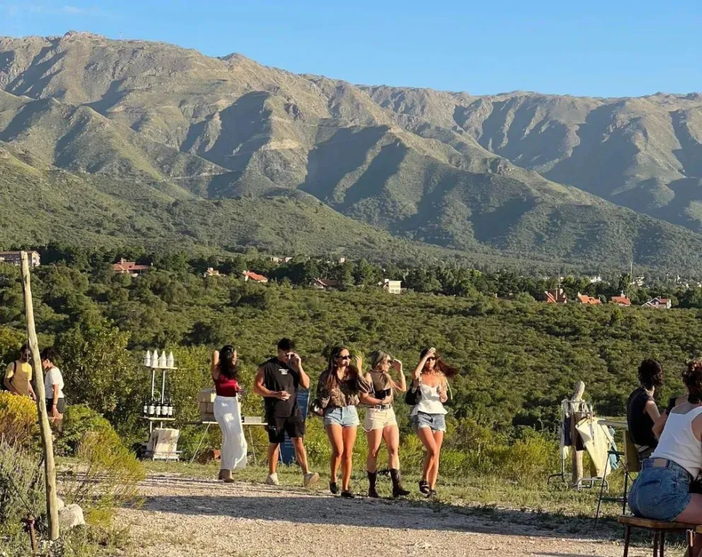 El ingreso tiene un valor de $20.000 e incluye dos consumiciones de vermut Al Voleo.