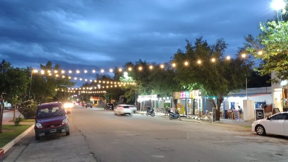 Cine bajo las estrellas en Carpintería: Lilo y Stitch llega a la plaza con música en vivo.