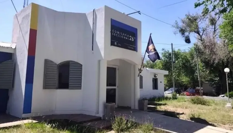 Reclamo por más patrullajes a la Comisaria 26 por inseguridad en el barrio La Sebastiana. 