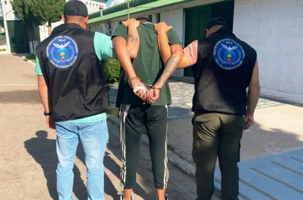 El detenido en Merlo por regentear un kiosco de drogas. Foto Pol. de San Luis.