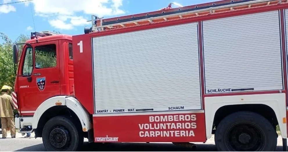 En el lugar trabajaron los Bomberos Voluntarios de Carpintería, quienes colaboraron en la asistencia inicial. (Foto: BBVV Carpintería)