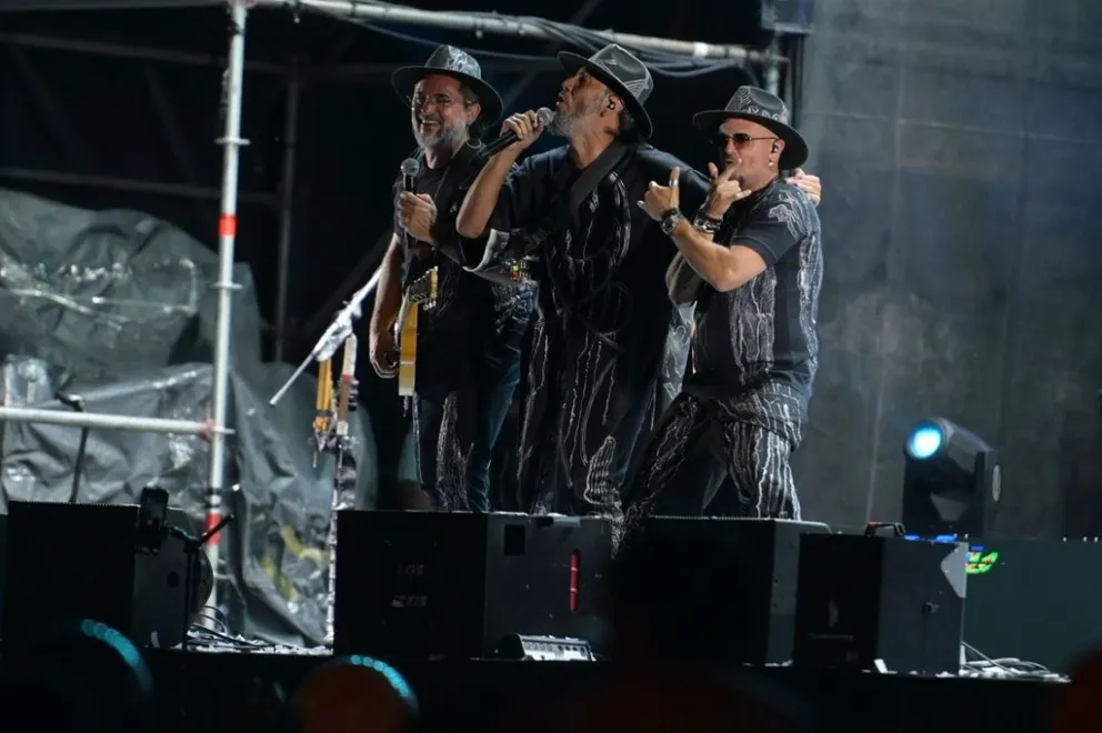 Una multitud disfrutó del Ablande de Carnaval en Boxes de Potrero de los Funes que se realizó este sábado por la noche.