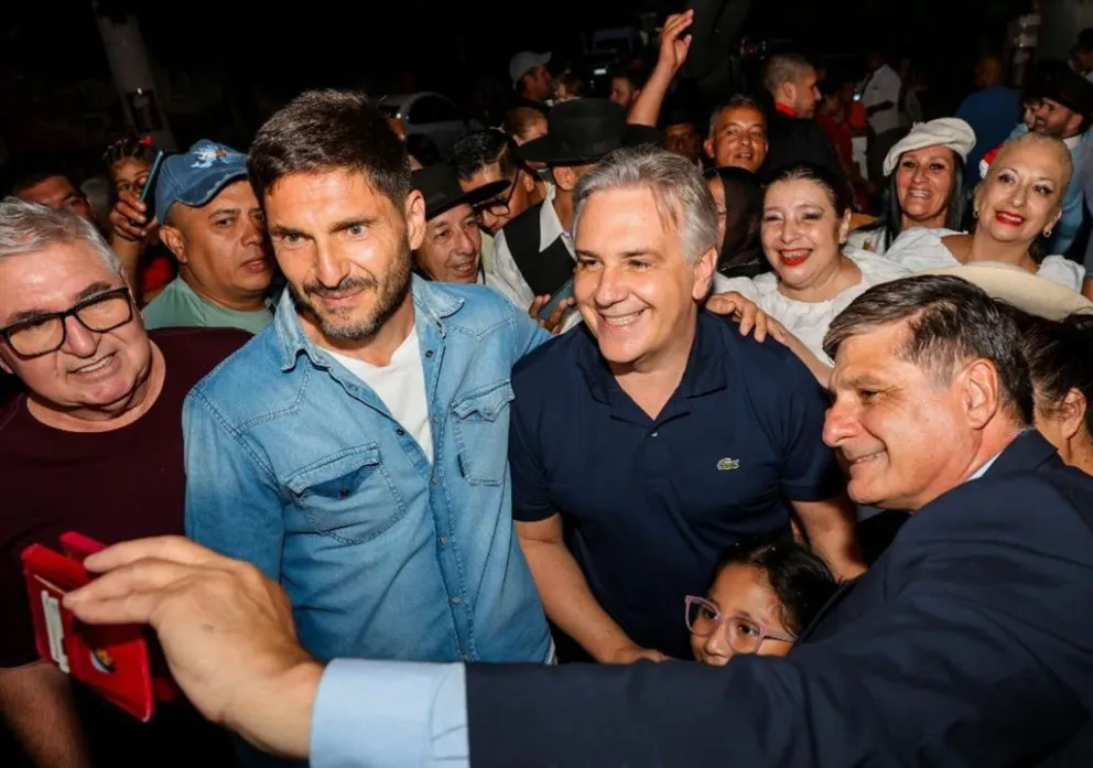 Acompañado por su par de Santa Fe, Maximiliano Pullaro, el Gobernador Martín Llaryora participó de la apertura del 66° Festival Nacional de Folklore.