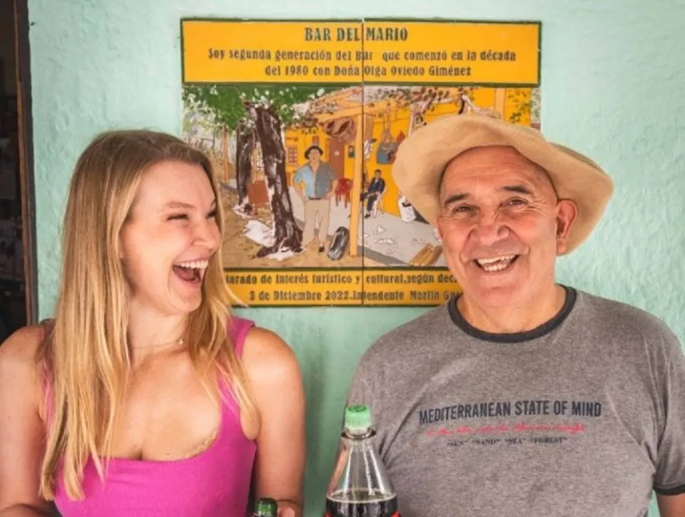 La influencer británica Alex Outhwaite visitó San Javier y Yacanto. (Foto: Córdoba Turismo)