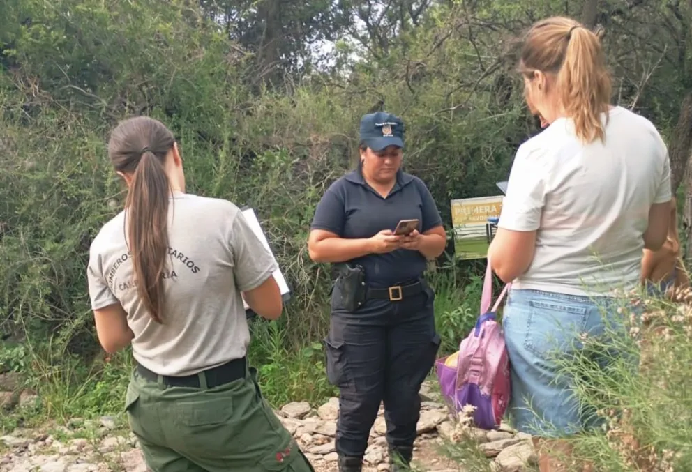 Hallan a dos menores extraviados mientras realizaban senderismo en Carpintería.