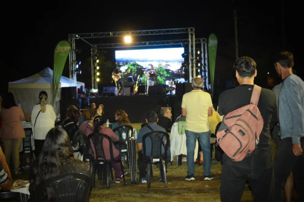 El espacio, emplazado en Avenida del Deporte y Tissera, a pocos metros del balneario, se presentó como una alternativa libre y gratuita.