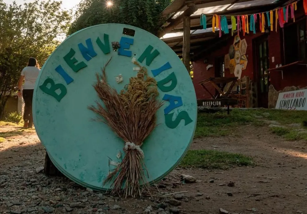 La Colmena Hostel, en Cortaderas, abre sus puertas durante febrero a un grupo de niñas del Hogar Los Horneros. 