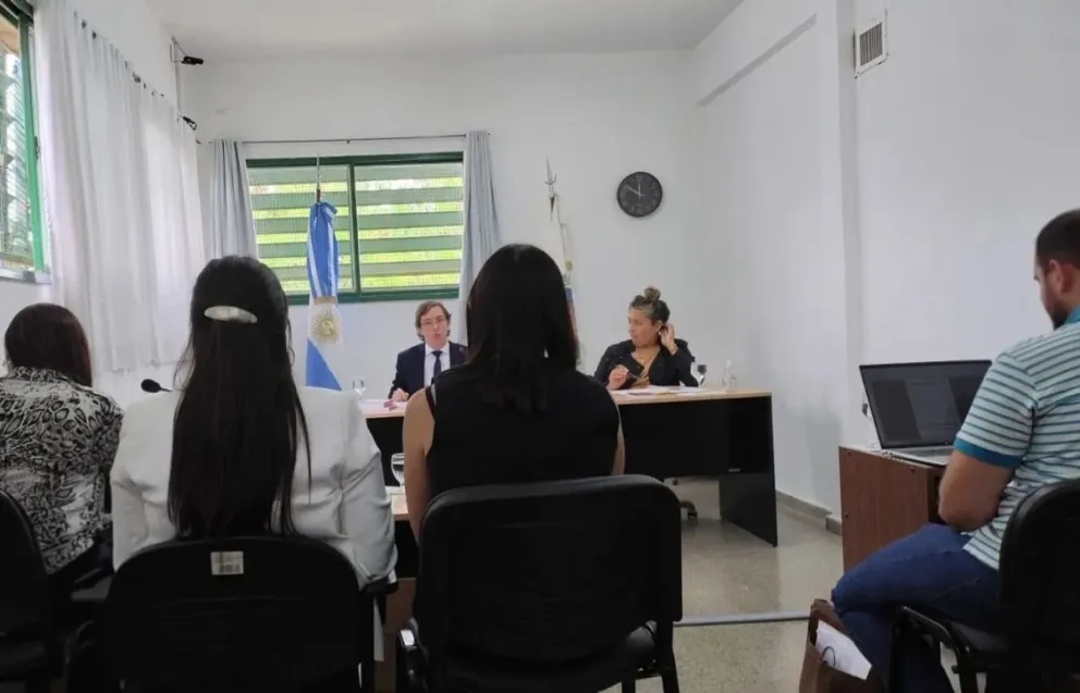 Durante la audiencia, el Ministerio Público Fiscal representado por la Fiscal de Género, Adriana Cangelosi y la Fiscal Adjunta, Silvina Argüello, relató el hecho que ocurrió el pasado 12 de febrero en la localidad de Concarán.