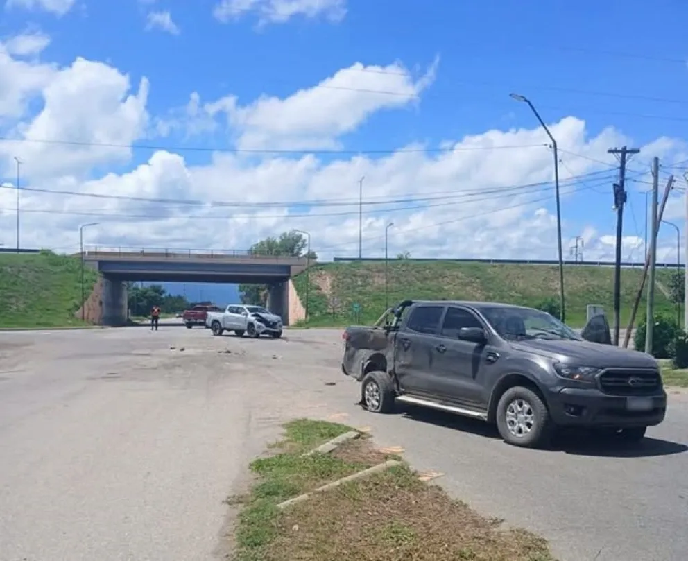 Choque entre dos camionetas en el ingreso a Santa Rosa del Conlara.