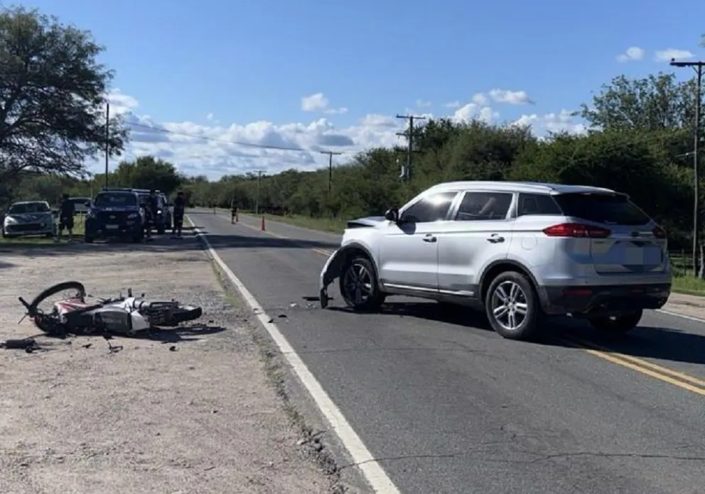 Un motociclista sufrió fractura tras chocar con un automóvil en la Ruta 14.