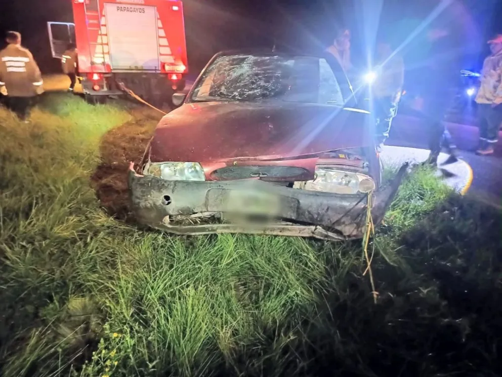 El auto siniestrado ayer a la noche en Ruta 1. Foto Pol. San Luis