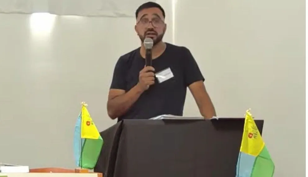 Juan Alvarez Pinto, ministro de Turismo y Cultura, e intendente en licencia. 