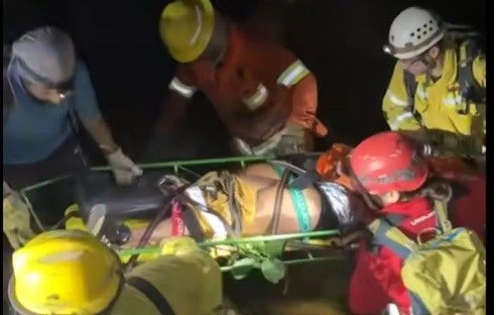 Rescate de una mujer en Villa Elena demandó más tres horas de trabajo en conjunto de bomberos voluntarios.