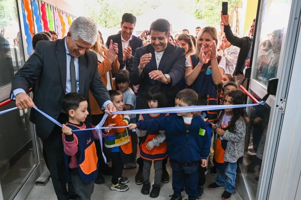 El Gobernador inauguró una obra muy esperada por la comunidad educativa de Carpintería.