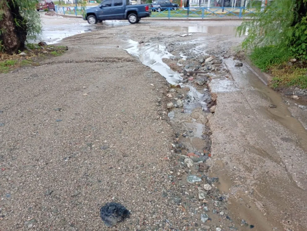 Las calles de nuevo dañadas por las lluvias.