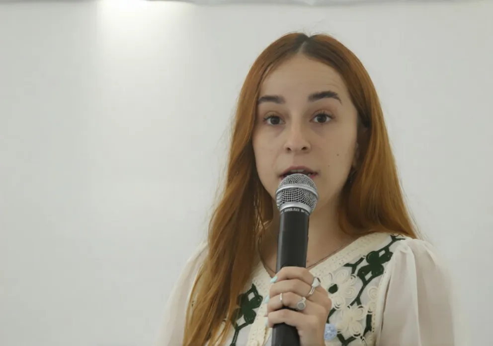 La Directora de Turismo, Ornella Cappetta brindó sus aportes con una perspectiva distinta, mencionando que “nuestro principal activo no es la cantidad de plazas de alojamiento. Es el paisaje. Las Sierras, el piedemonte, arroyos, flora y fauna nativa. 