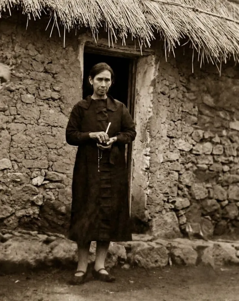 En las cumbres nació en 1887, en un puesto llamado "Rodeo de las Vacas" ubicado hacia el oriente del filo serrano, Doña Jesús González.