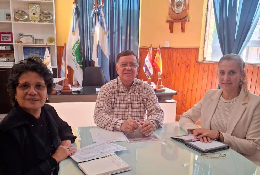 Autoridades de la FTU con el intendente de Santa Rosa del Conlara.