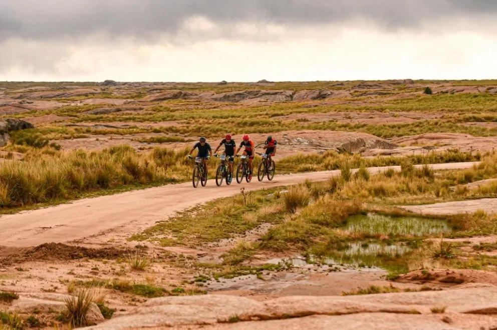 Con gran expectativa se ultiman los detalles organizativos de la competencia denominada la Vuelta Altas Cumbres prevista para los próximos 27, 28 y 29 de marzo. (Foto: @ElOjoAtleta).