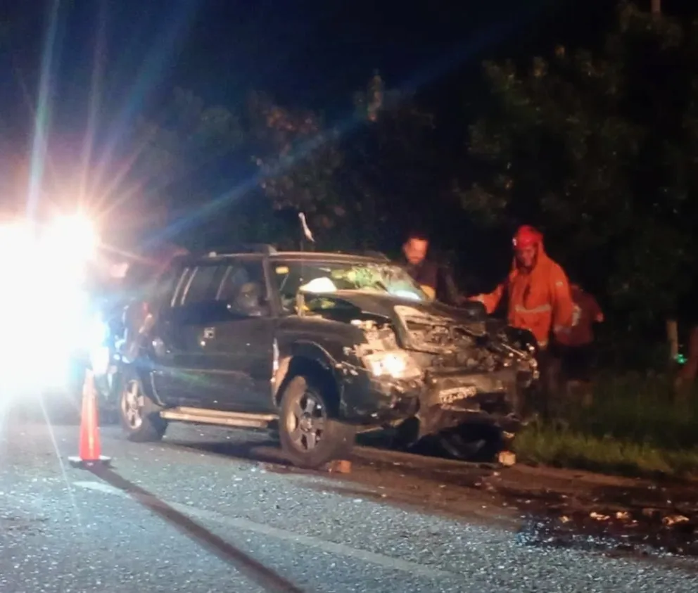 La camioneta siniestrada que chocó a un caballo suelto en la ruta y luego al patrullero.