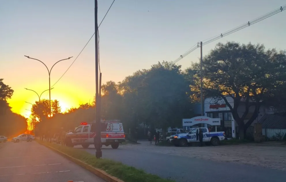 Choque entre moto y auto en el acceso a Merlo.