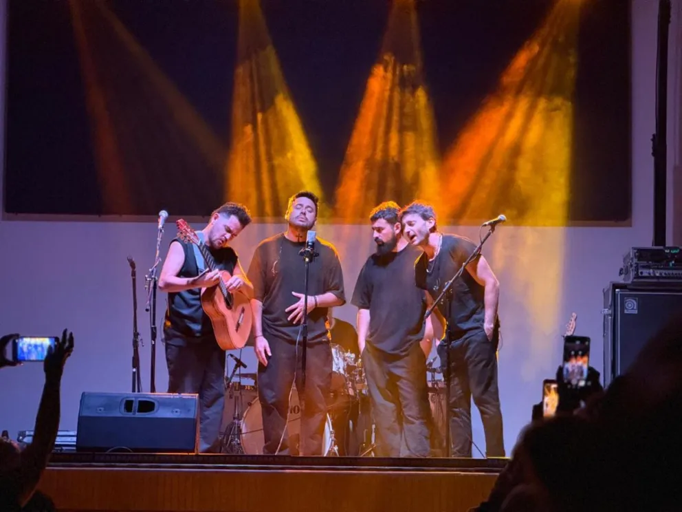 AHYRE actuó en Merlo ante más de 400 personas.