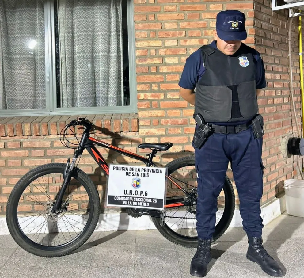 La bicicleta recuperada por la policia de Merlo.