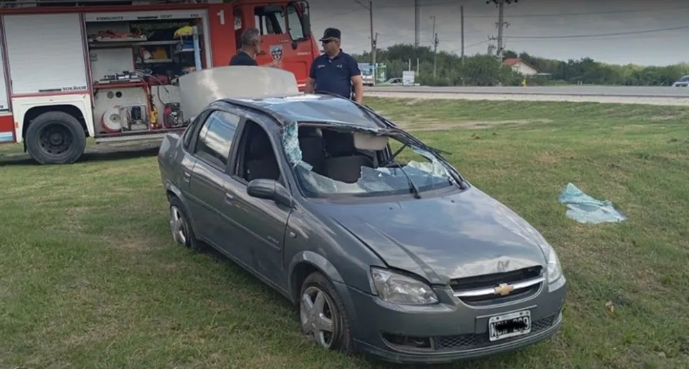 Vuelco en Ruta 1 a la altura de Carpintería. (Foto: BBVV Carpintería)
