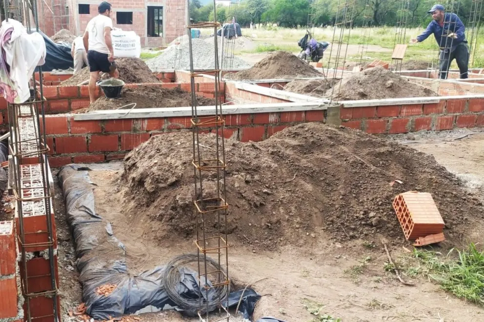 Progresa la construcción de viviendas en Los Molles.