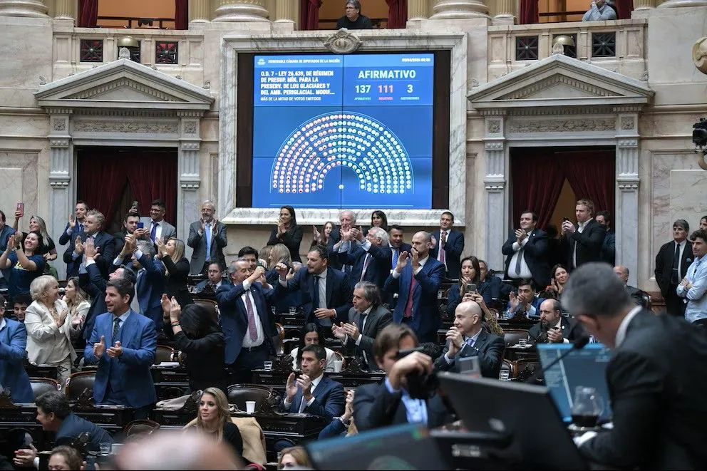 Diputados durante la sesión en la que se debatió la reforma a la Ley de Glaciares en el recinto de la Cámara baja. Foto infobae
