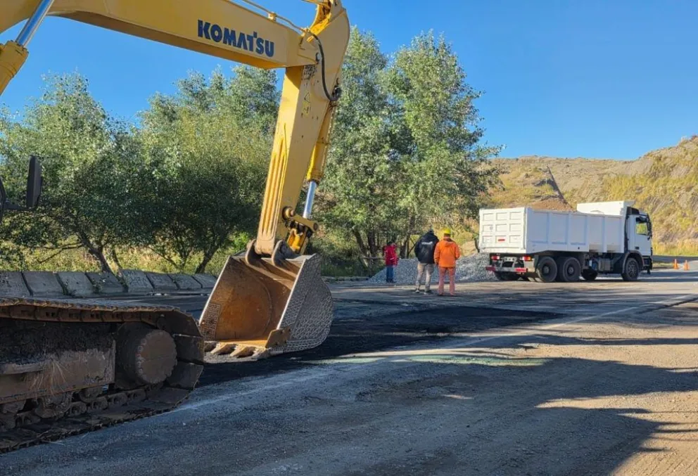 La Dirección Provincial de Vialidad informa que continúan los trabajos de reparación en el Camino de Altas Cumbres.  
