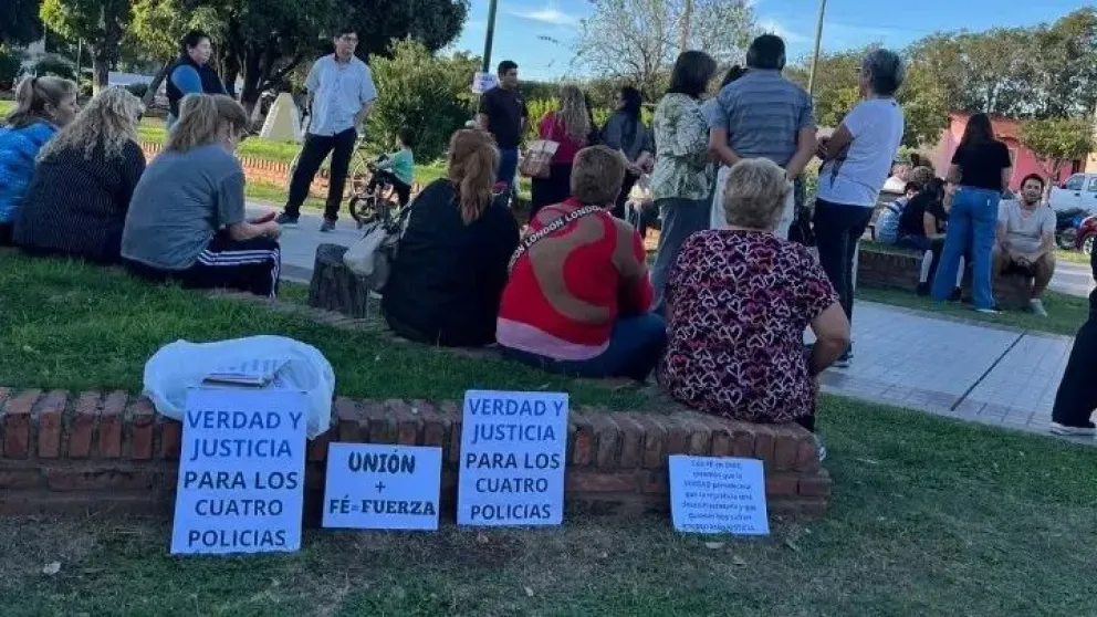 Familiares de policías procesados por el caso de Magalí Morales reclamaron "justicia verdadera". Foto gentileza.