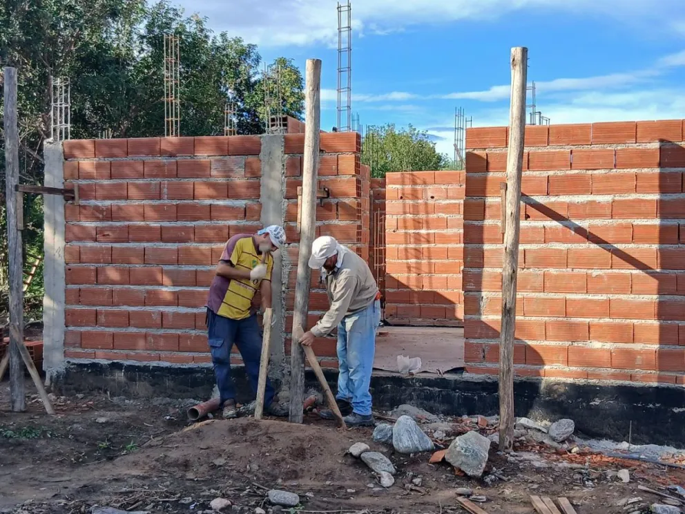 De acuerdo a los datos oficiales, el avance de obra alcanza el 24,24% en el barrio Rosedal y el 18,12% en el loteo Los Troncos.