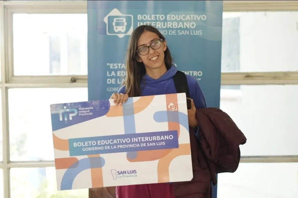 Entregaron tarjetas del BEI en Villa de Merlo y Villa Mercedes.