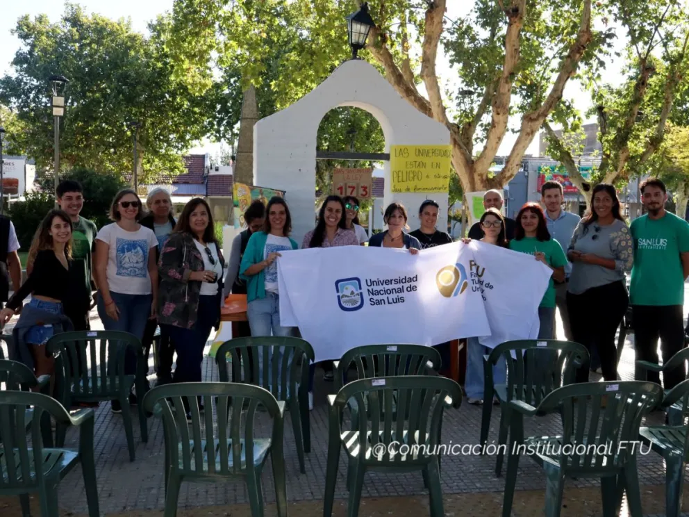 FTU presente en la plaza Sobremonte en defensa de la universidad pública.