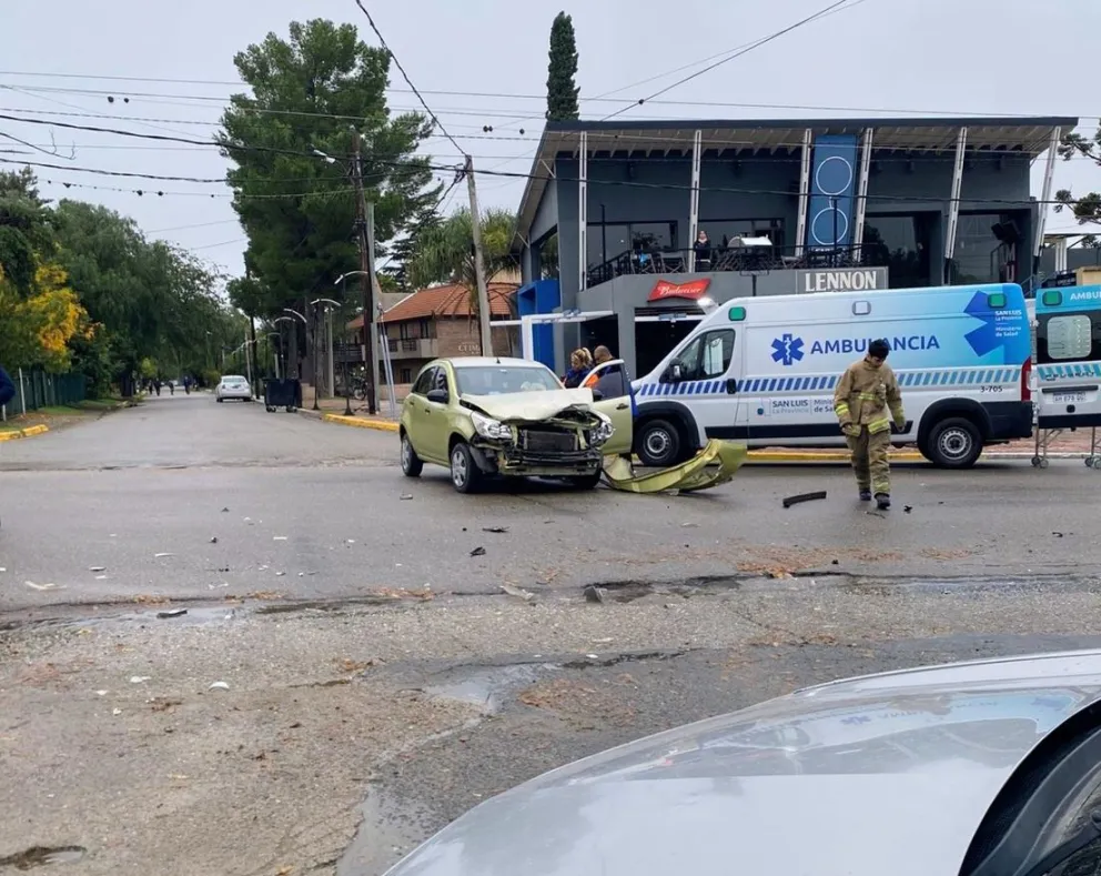 El hecho ocurrió alrededor de las 15:30 en la intersección de Avenida del Sol y calle Los Lapachos, una zona de alta circulación vehicular.
