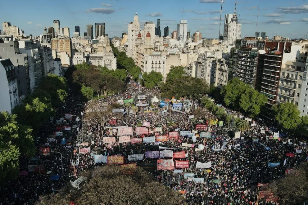 Imagen panorámica de la Marcha Federal Universitaria de octubre último. Ph @vyp