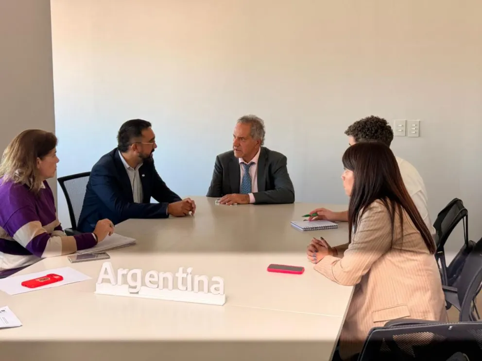 El ministro de Turismo y Cultura de San Luis, Juan Álvarez Pinto, mantuvo un encuentro de trabajo con el secretario de Turismo y Ambiente de la Nación, Daniel Scioli, junto con el director de Promoción y Calidad Turística, Pablo Cagnoni.