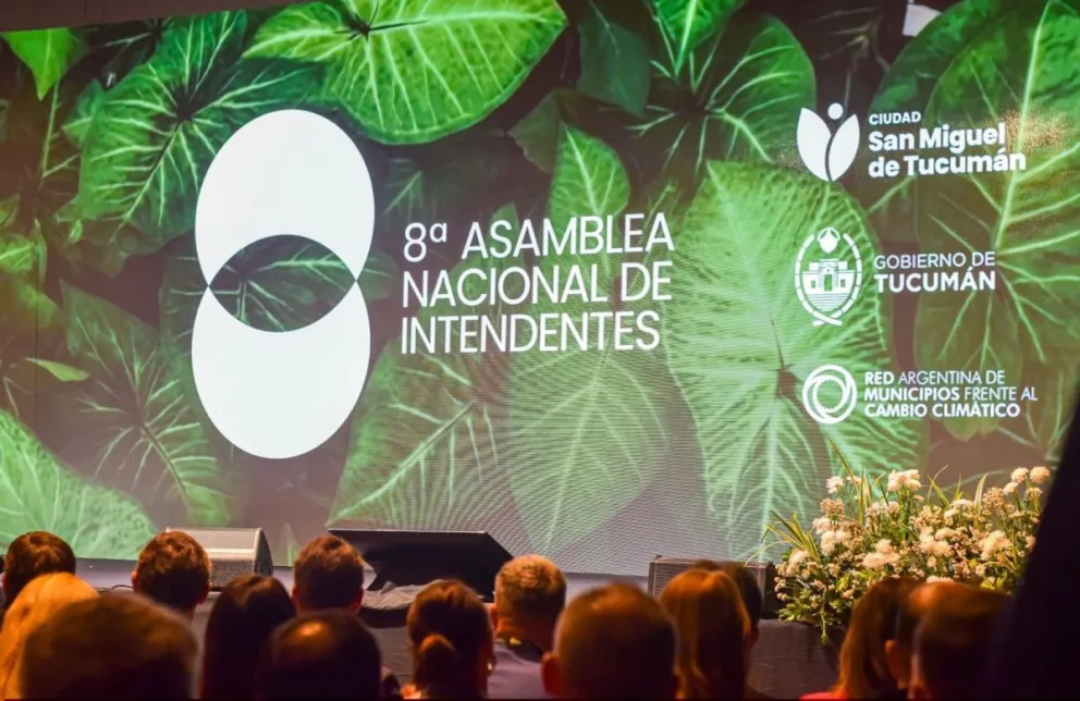 En representación de la ciudad, el intendente Leonardo Rodríguez junto a integrantes de su gabinete forman parte de este encuentro.