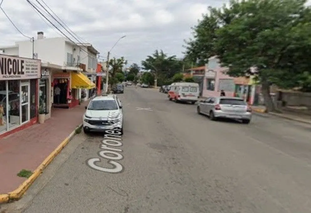 Corte de calle en el centro histórico de Merlo.