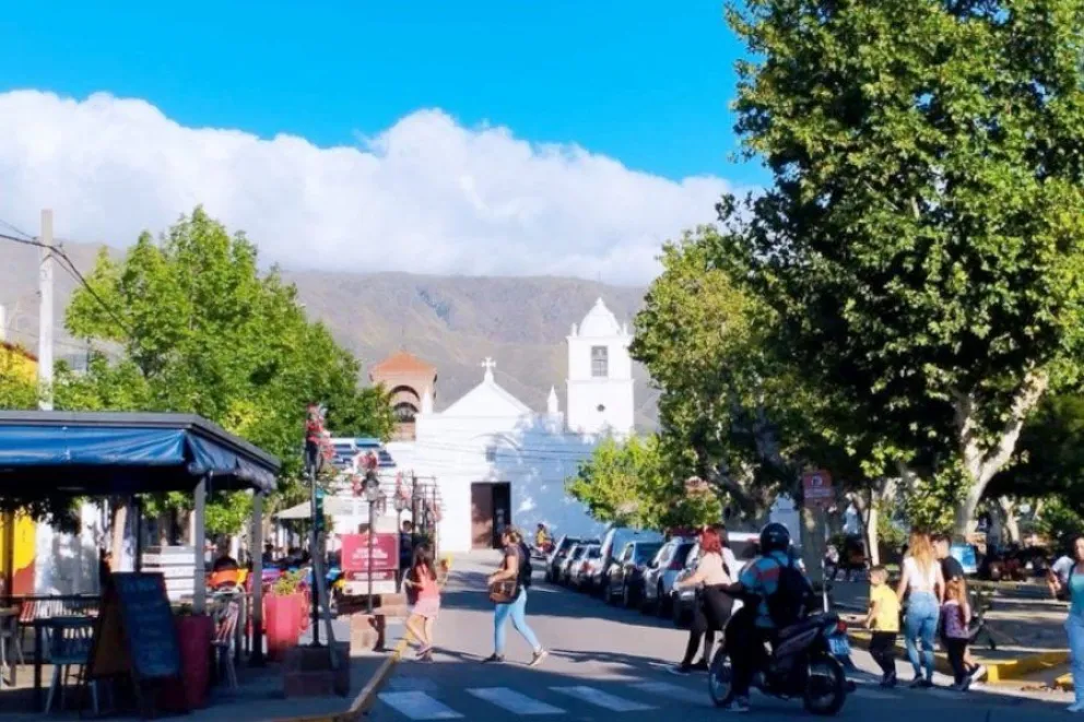 "Costumbres Merlinas" convoca a artistas, diseñadores y productores a participar de una nueva edición que celebra la cultura local. 
