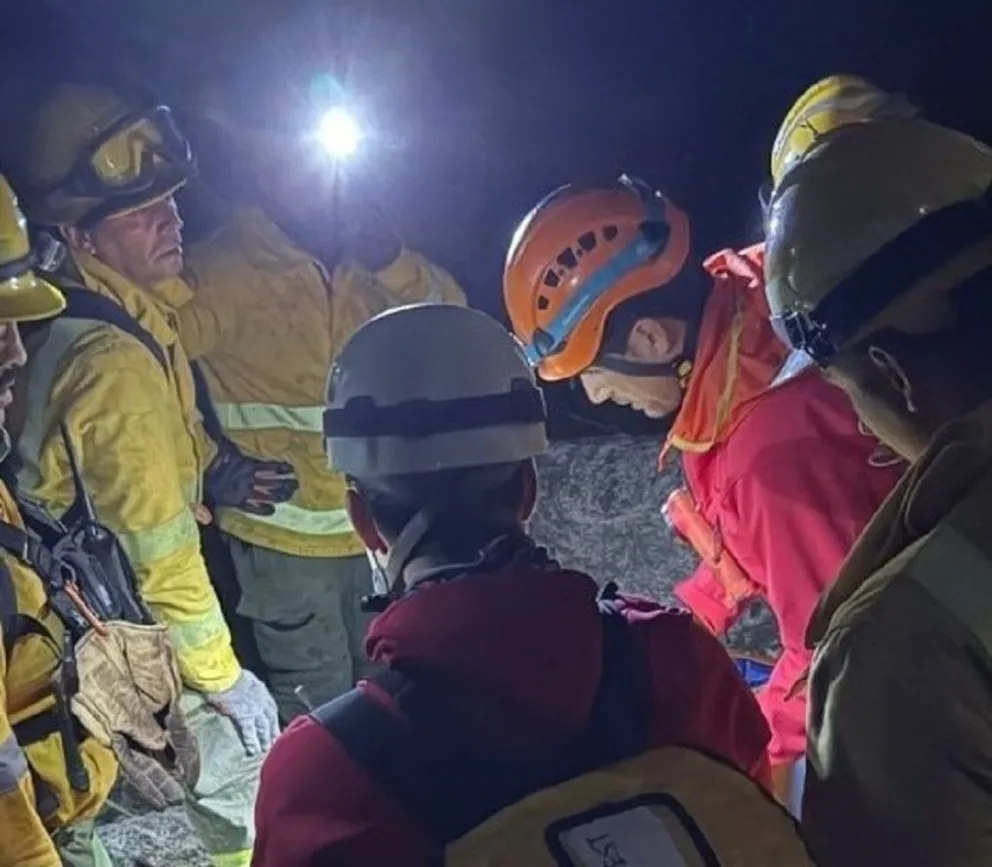 El operativo movilizó a cuatro dotaciones con un total de 18 bomberos especializados en rescate técnico. (Foto: BBVV Villa de Merlo)