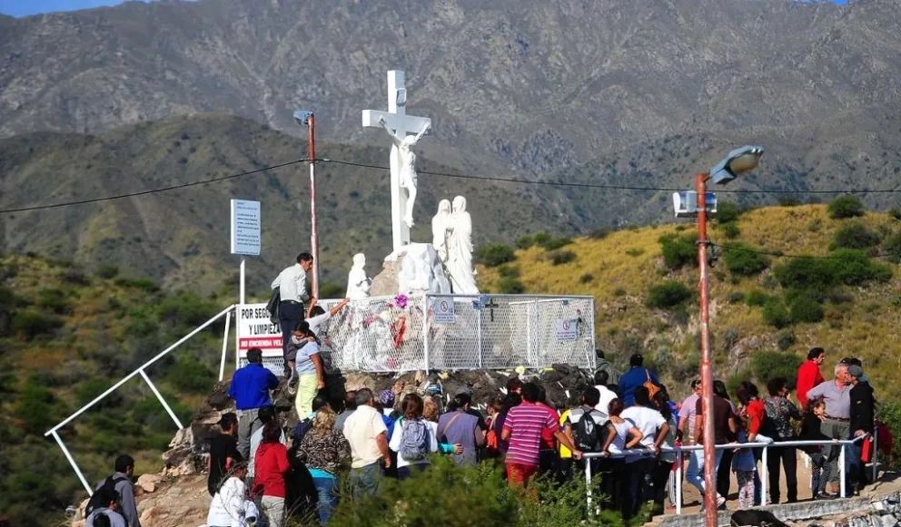 La historia del Santo Cristo de la Quebrada está profundamente ligada al origen y crecimiento de Villa de la Quebrada, en el norte de San Luis. 