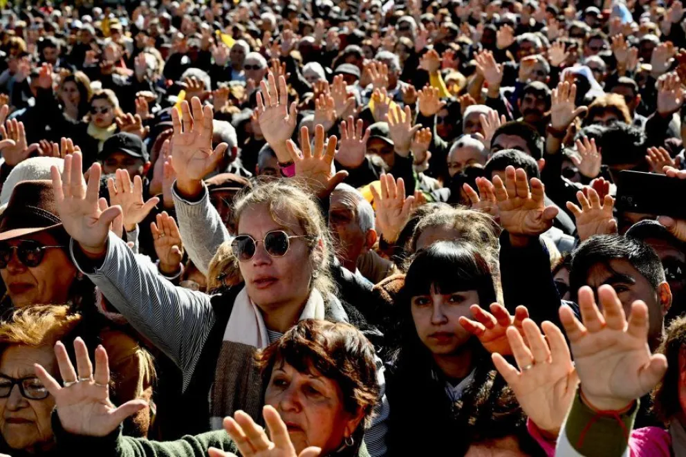 Con ruegos por la Patria, la fe, la familia, la salud y el trabajo, se llevaron a cabo este domingo los actos religiosos centrales de la concurrida fiesta patronal.
