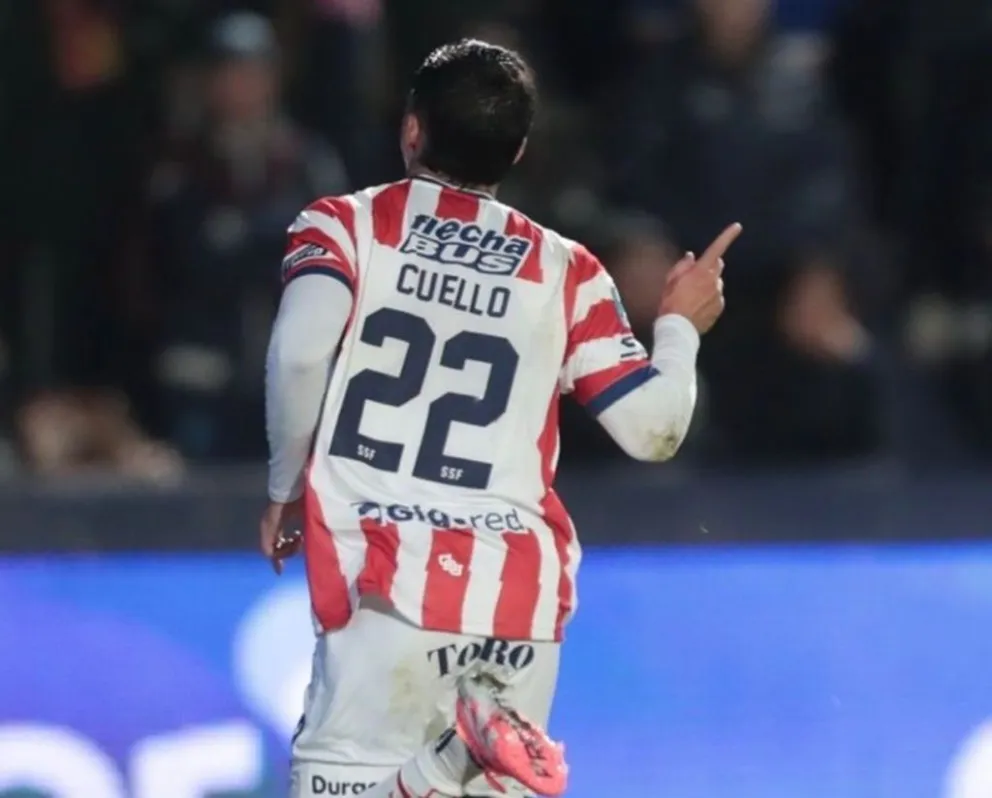 Brahian Cuello y su festejo tras el golazo. El futbolista merlino fue una de las figuras del partido. (Foto: Prensa Unión)