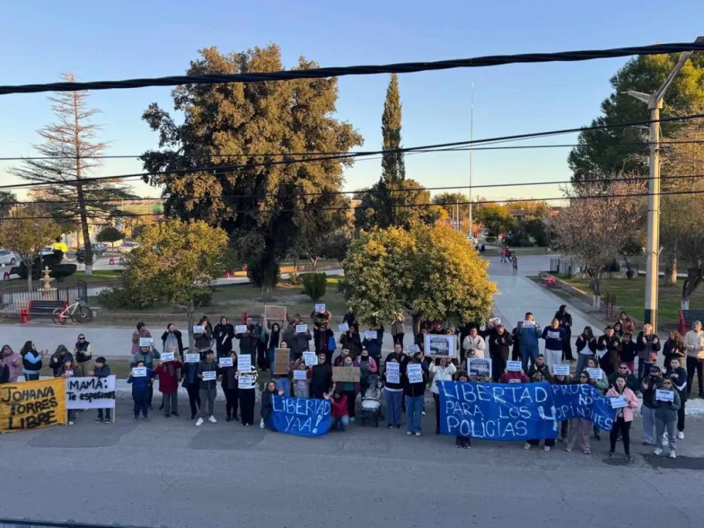 Nuevo reclamo en Santa Rosa del Conlara para pedir liberación de los policías detenidos por el caso Magali Morales.