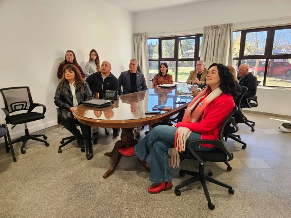 El diputado provincial, Walter Pollo, participó de una reunión de la Comisión de Educación, Ciencia y Técnica junto a referentes de la Fundación Marambio. 